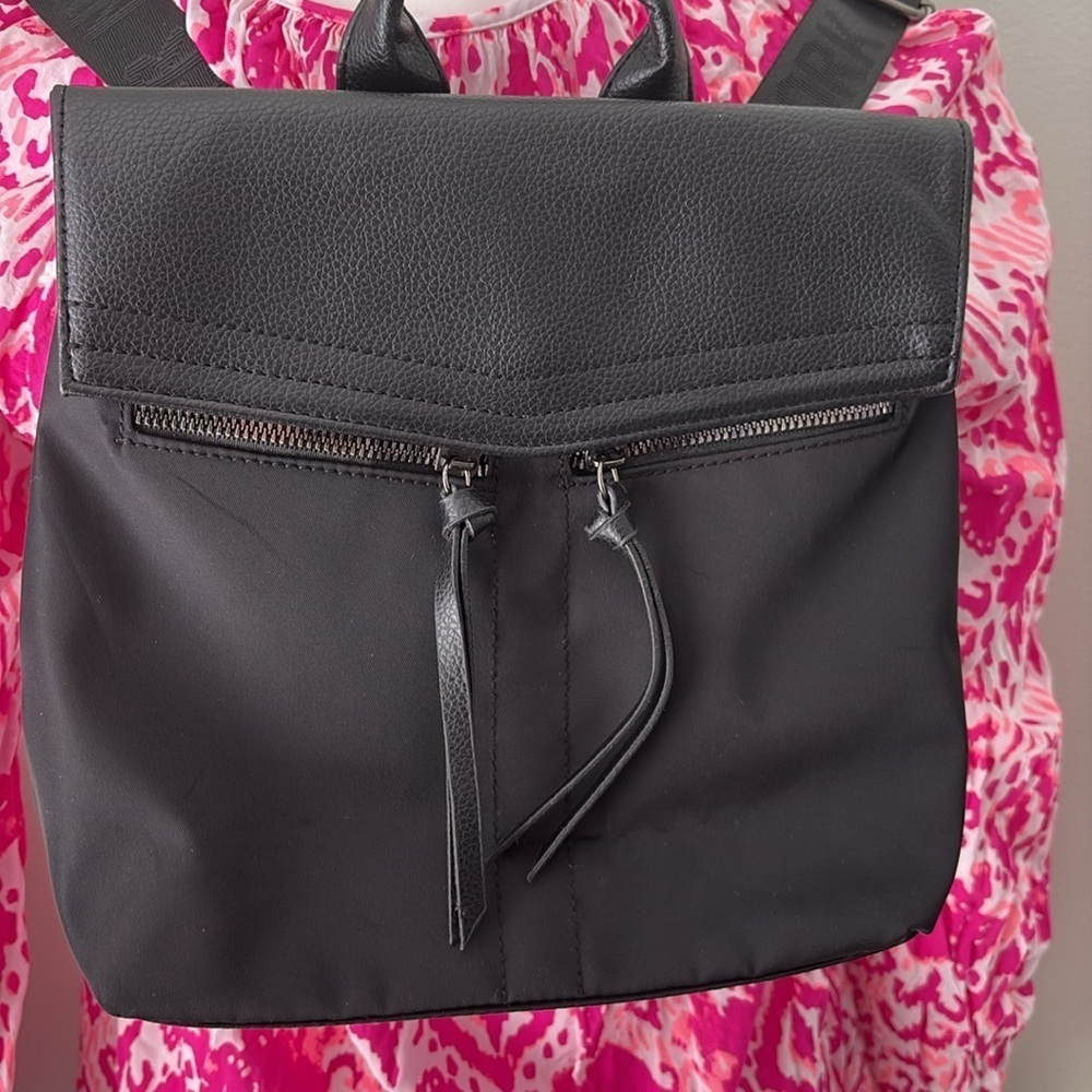 Botkier BackPack - Picture 3 of 9
